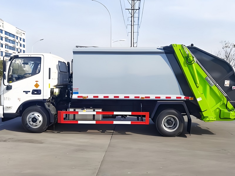 FOTON Aumark Refuse Compactor Truck with side