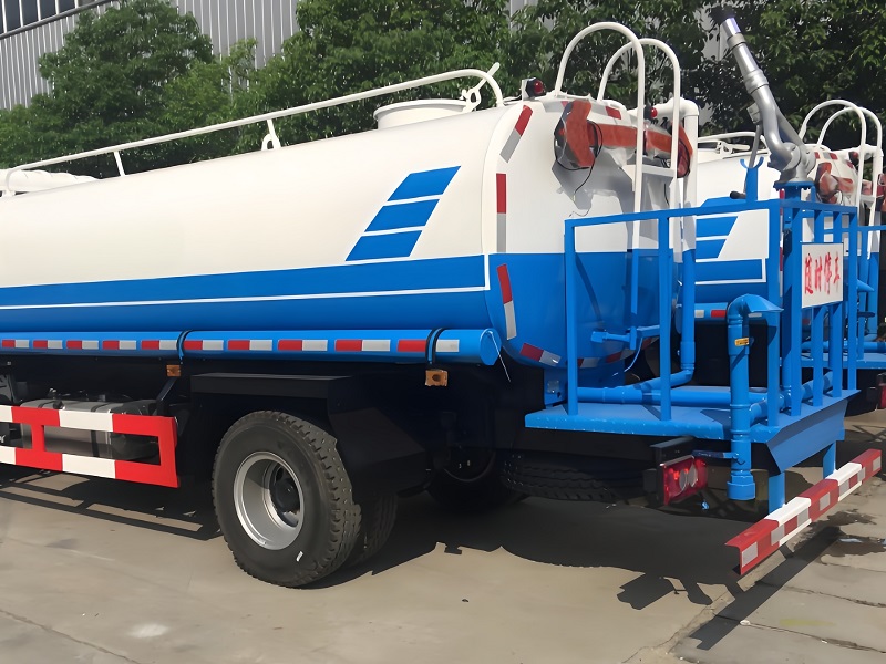 FOTON Aumark S water Truck with rear guard