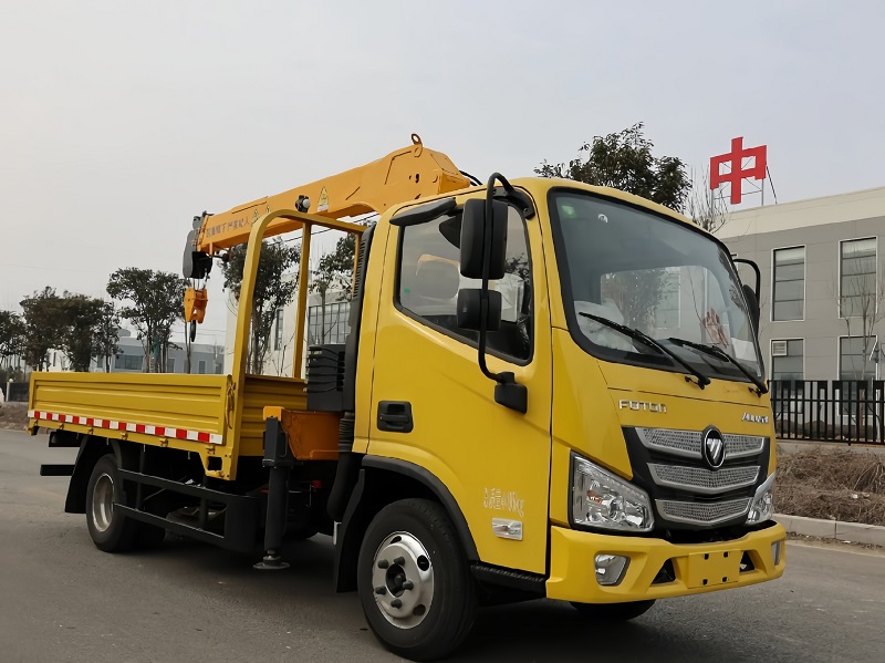 FOTON Aumark Crane Truck with front