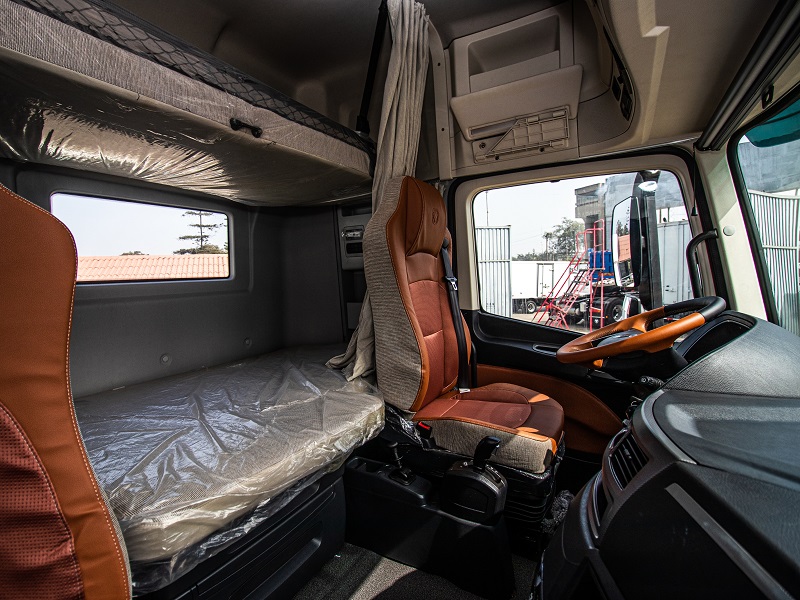 foton-auman-est-tractor-interior-sleeper-view.webp