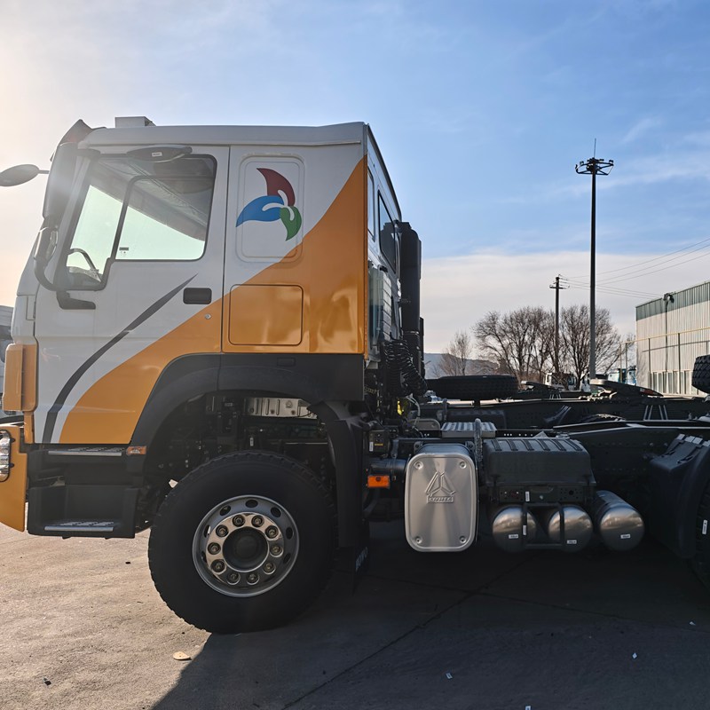 HOWO 6x4 Tractor Head with side