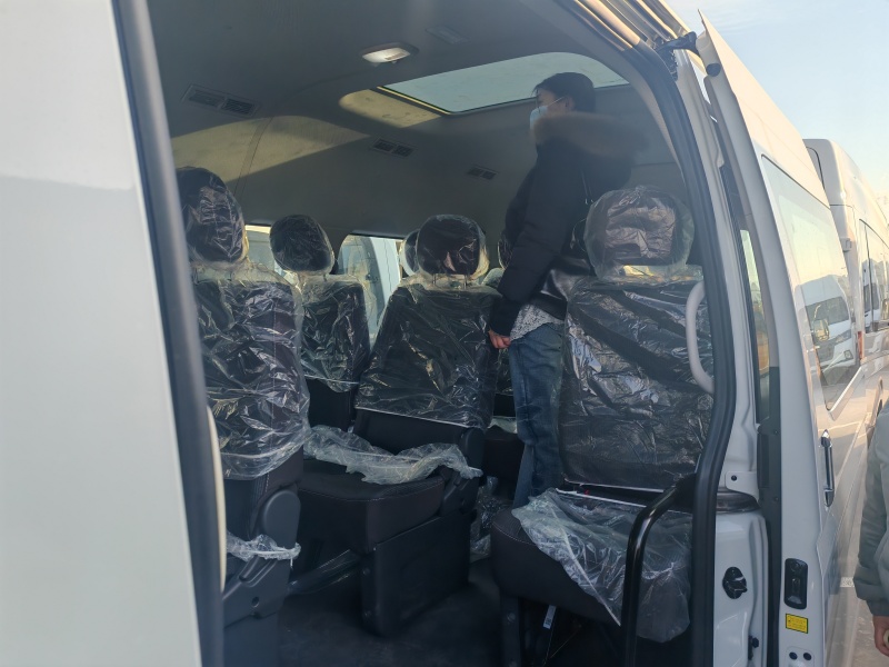 foton-g9-15-seater-minibus-head-room