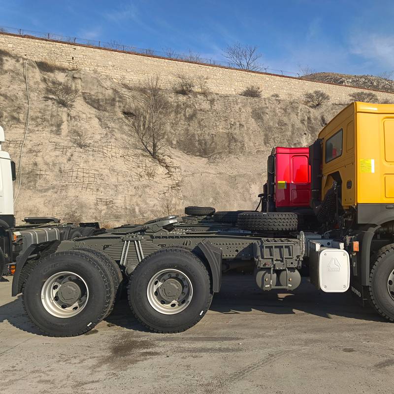 HOWO 400HP 6×4 tractor truck with chassis