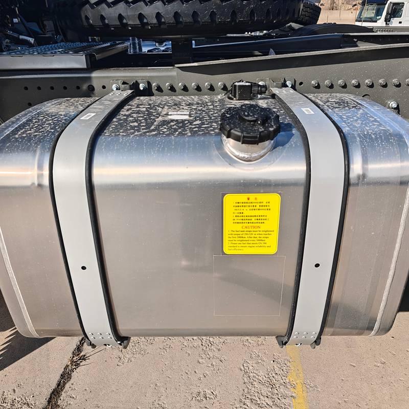 HOWO 6x4 400HP tractor head with fule tank