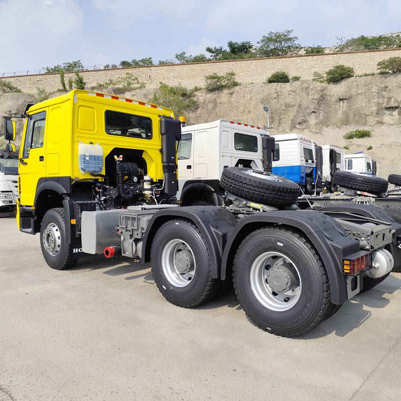 HOWO 380HP 6x4 tractor truck with chassis