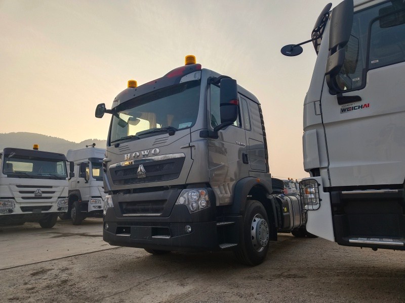 HOWO TX 6X4 Tractor Head with side