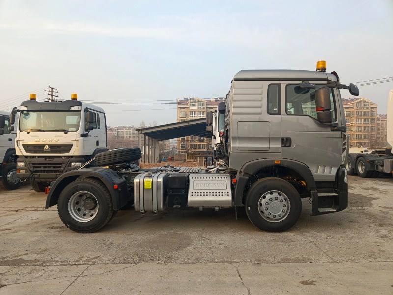 HOWO TX 6X4 Tractor Head with side