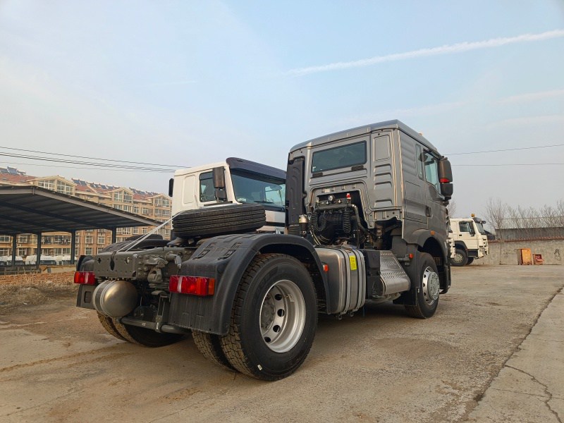 HOWO TX 6X4 Tractor Head with chassis