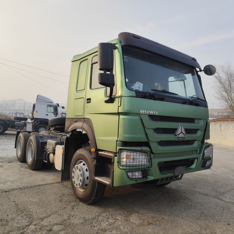 SINOTRUK HOWO tractor truck with side