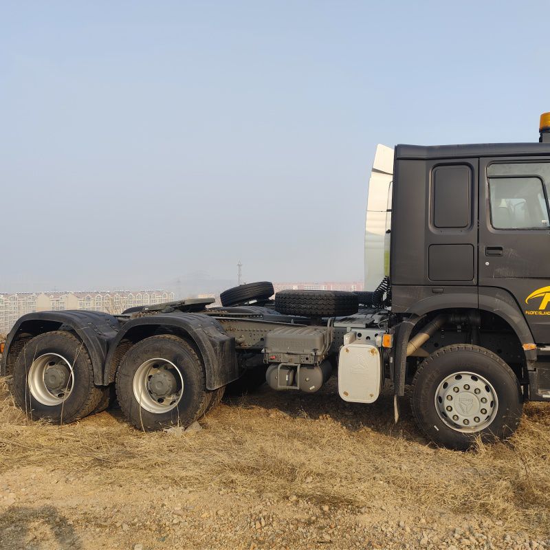 HOWO 6X4 trailer truck with oil tank