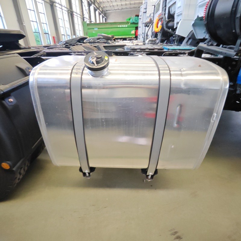  SHACMAN M3000 6X4 Tractor Truck with fule tank