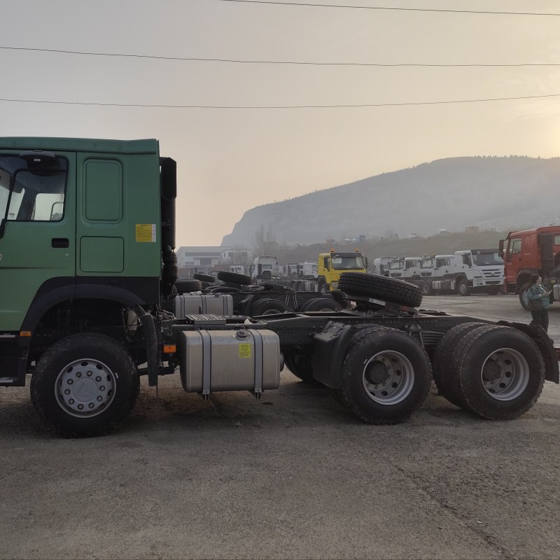 HOWO 6X4 Tractor Truck with chassis
