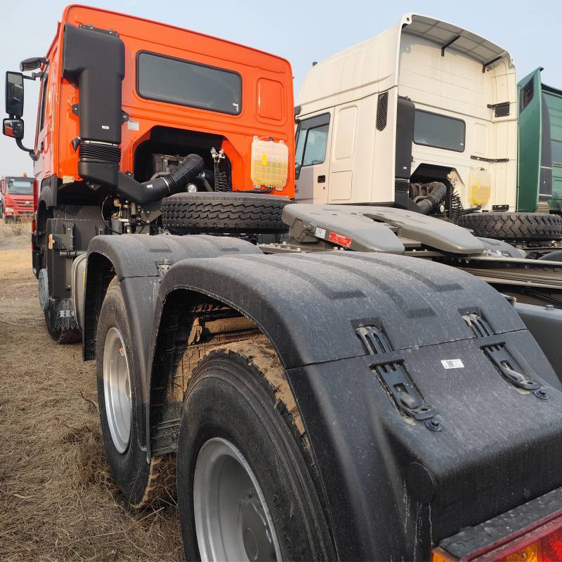 SINOTRUCK HOWO 6X4 tractor truck with chassis