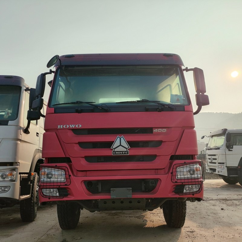 SINOTRUK HOWO 6x4 Tractor Truck with front