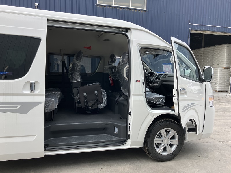 Side View of FOTON VIEW CS2 15 Seater LHD Small Diesel Bus for Ghana Commercial Use